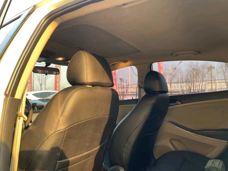 保定14年现代瑞纳7