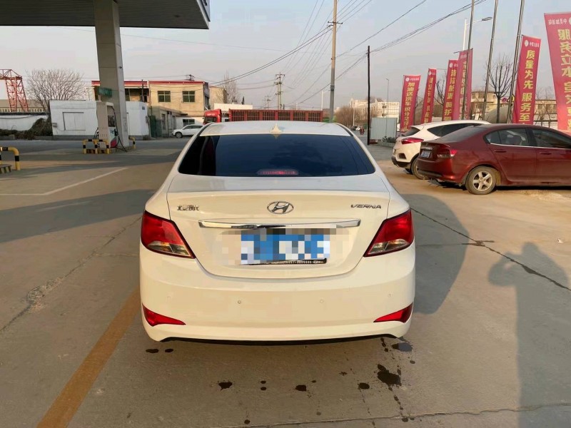 保定14年现代瑞纳8