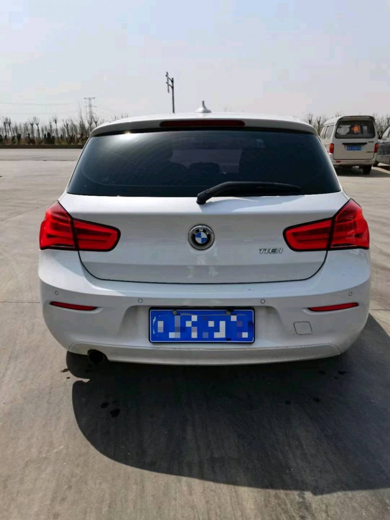 济南17年宝马1系9