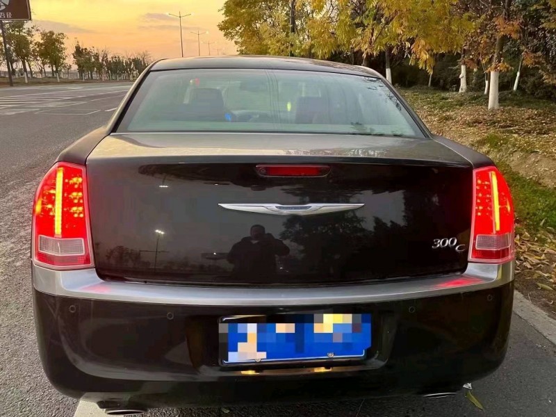 常州17年克莱斯勒300C8