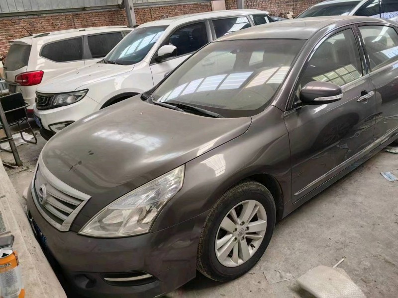 济南12年日产天籁1