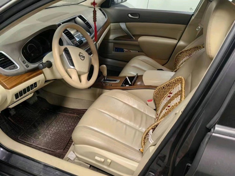 济南12年日产天籁2