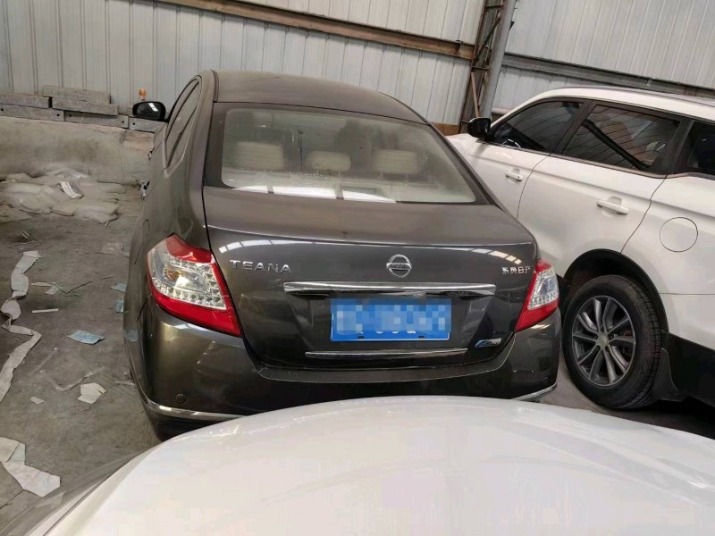 济南12年日产天籁3