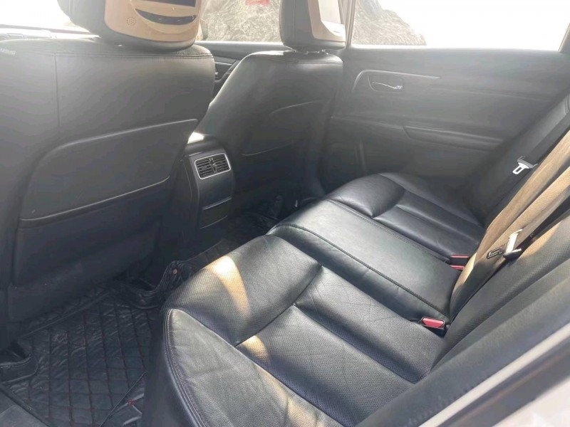 济南13年日产天籁3