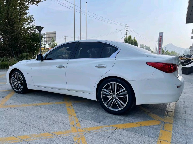 济宁14年英菲尼迪Q502
