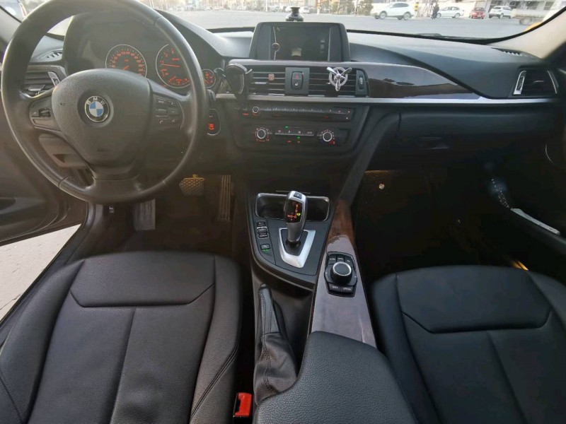 保定13年宝马3系8