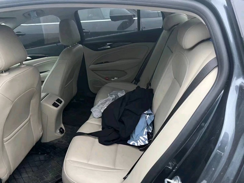 嘉兴21年别克君威3