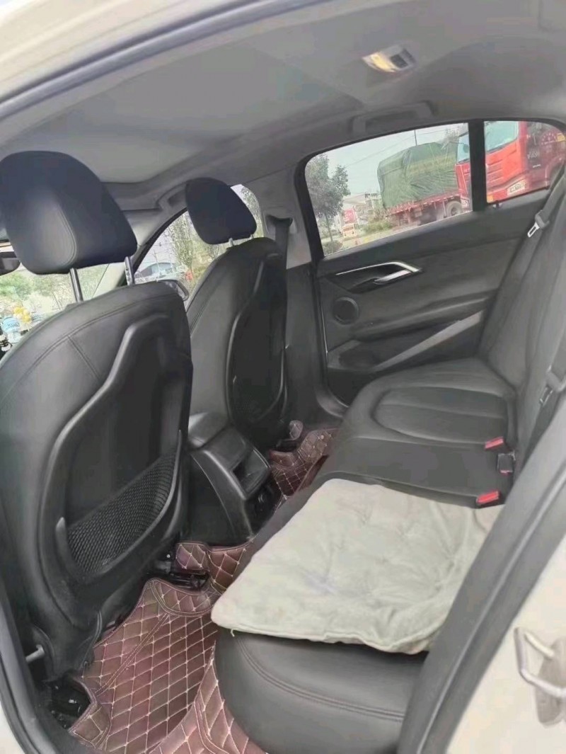 平顶山18年宝马1系5