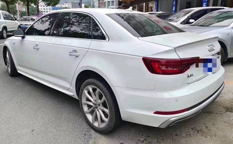 宜昌19年奥迪A4L1