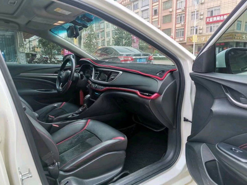 梧州17年别克英朗8