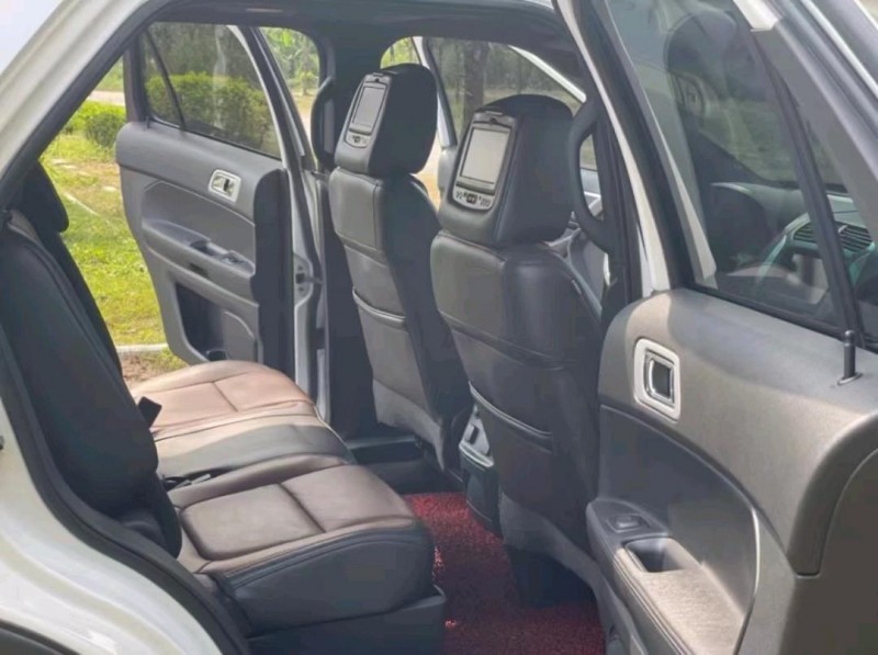 重庆15年福特探险者4