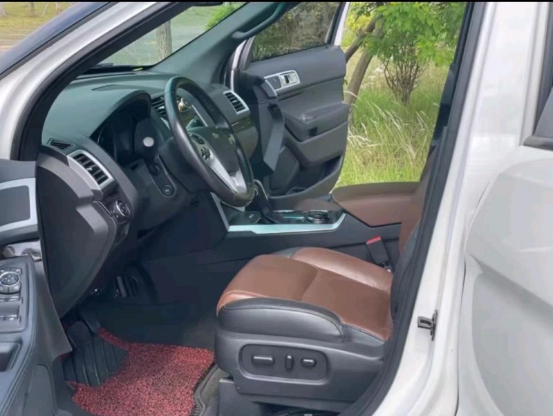 重庆15年福特探险者2