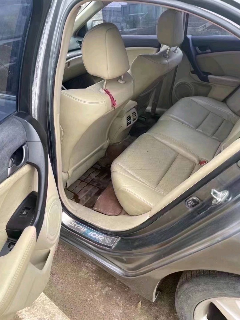 青岛10年本田思铂睿3