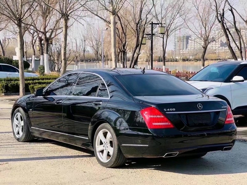 东营10年奔驰S4