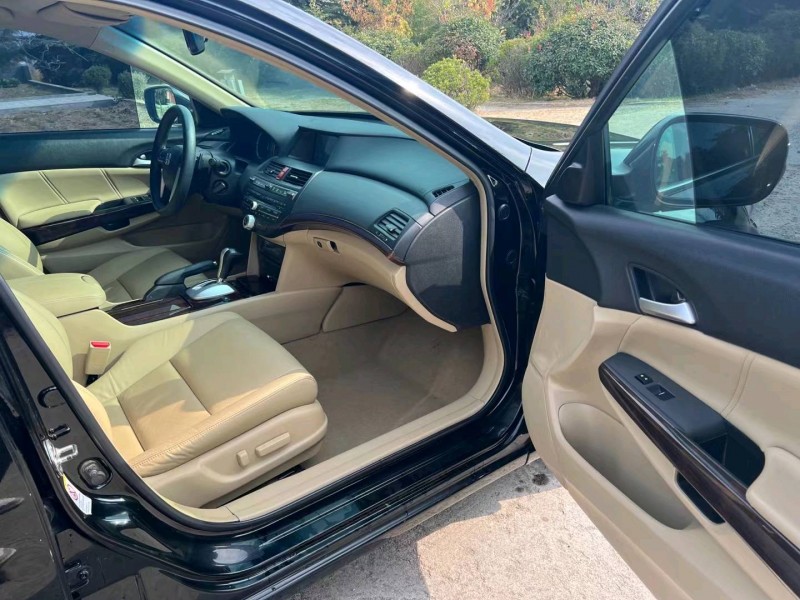 青岛13年本田雅阁4