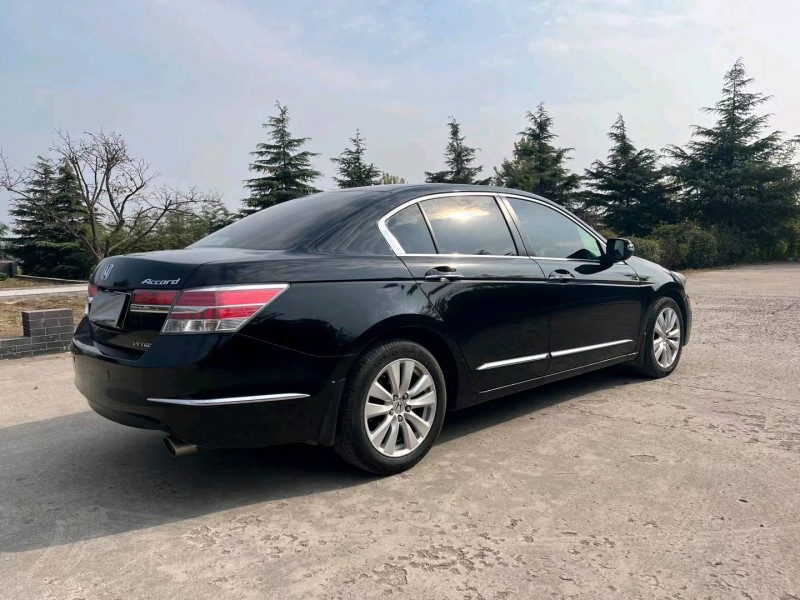 青岛13年本田雅阁6