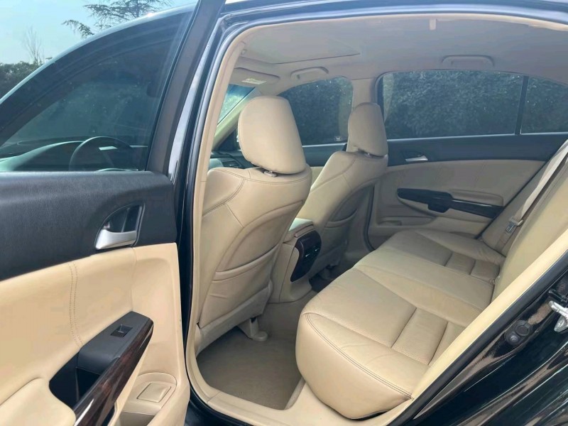 青岛13年本田雅阁9