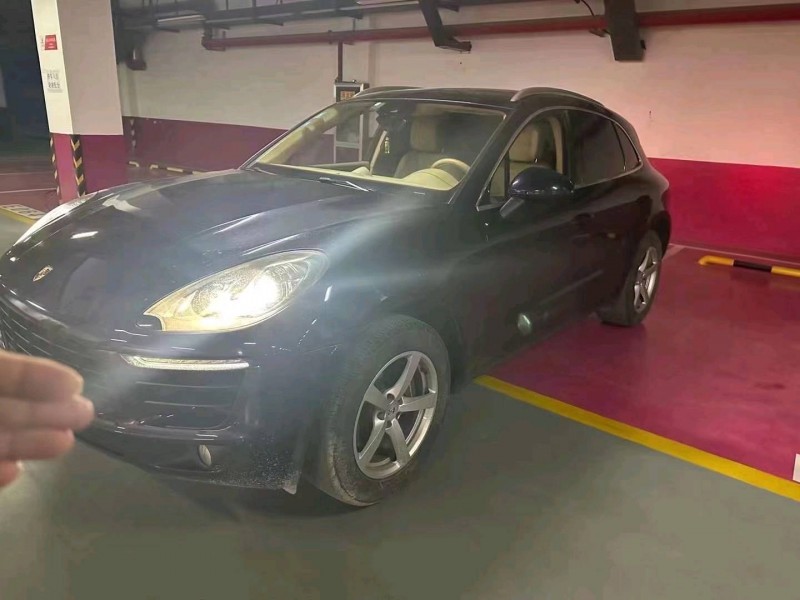 白银16年保时捷Macan8