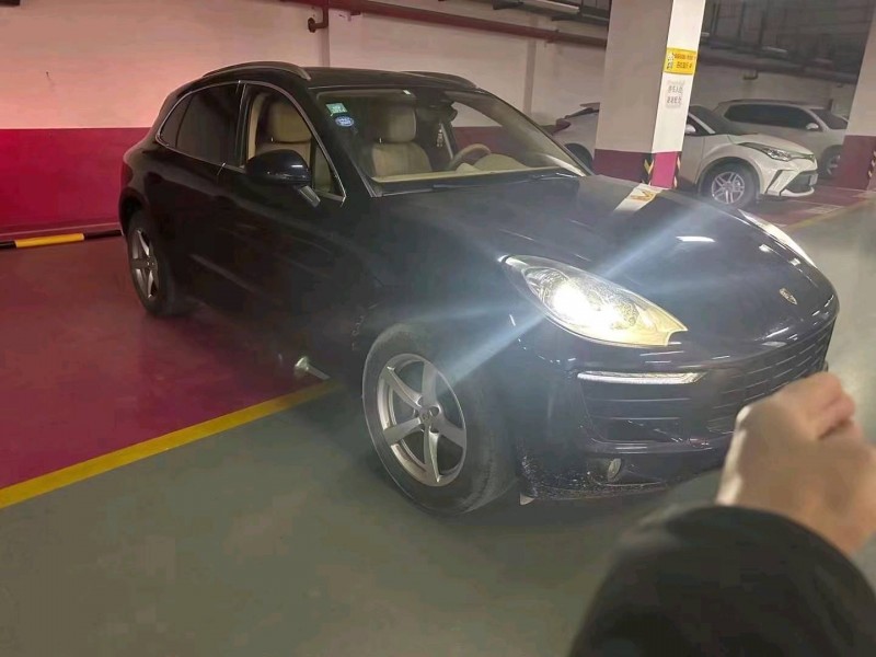 白银16年保时捷Macan7