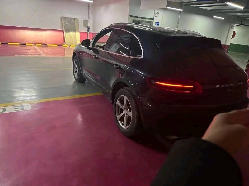 白银16年保时捷Macan6