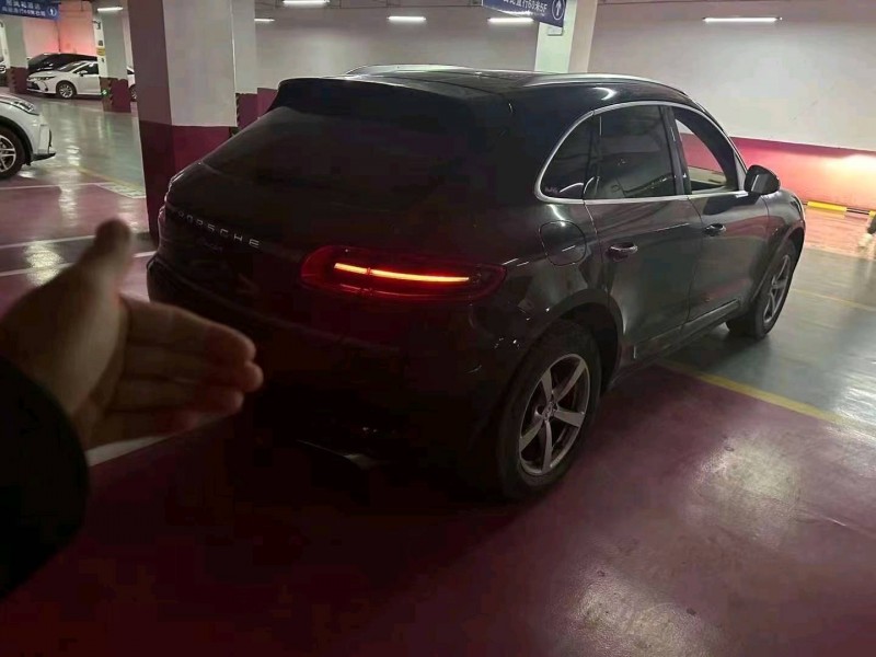 白银16年保时捷Macan4