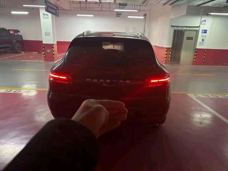 白银16年保时捷Macan5