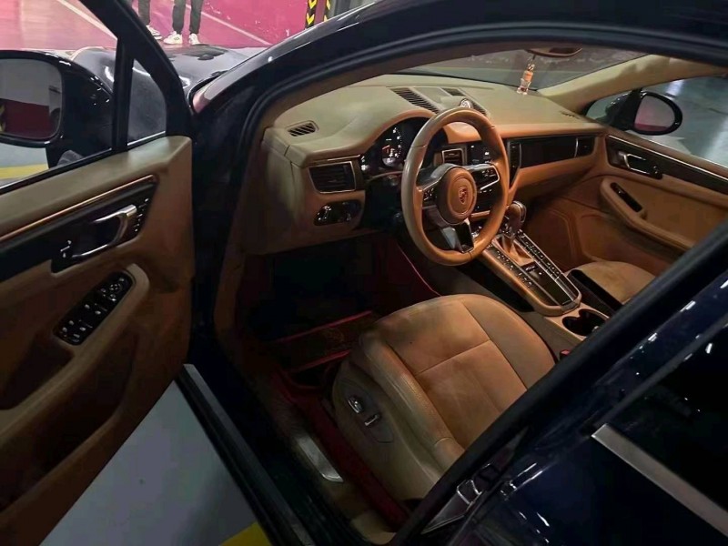 白银16年保时捷Macan2