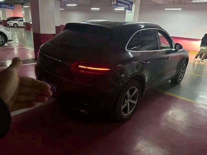白银16年保时捷Macan1