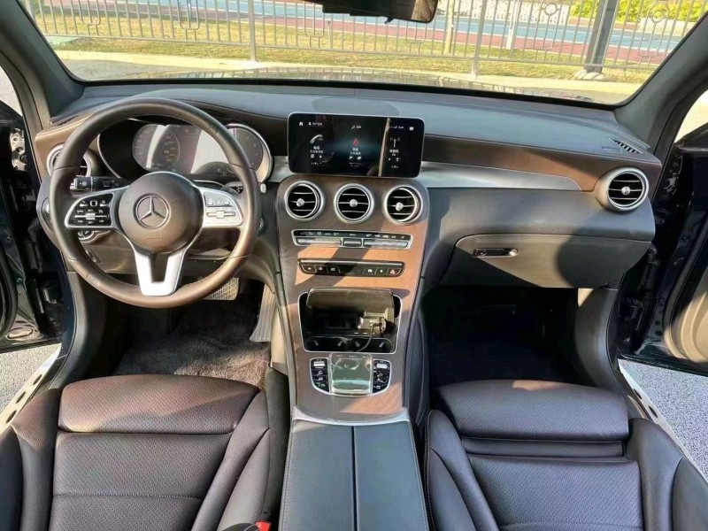 三明19年奔驰GLC2