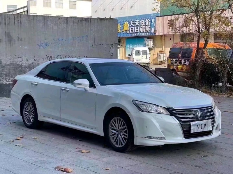 枣庄15年丰田皇冠3