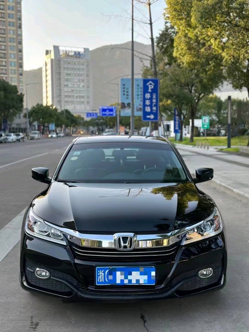 嘉兴18年本田雅阁1