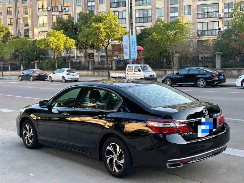 嘉兴18年本田雅阁3