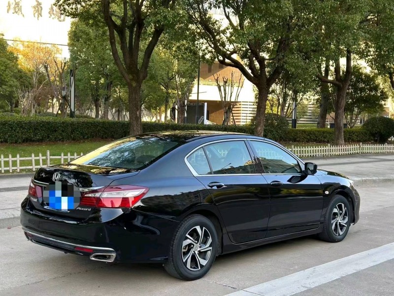 嘉兴18年本田雅阁6