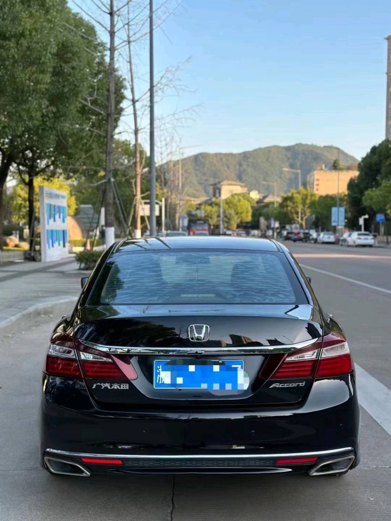 嘉兴18年本田雅阁8