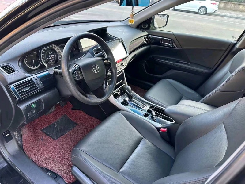 嘉兴18年本田雅阁7