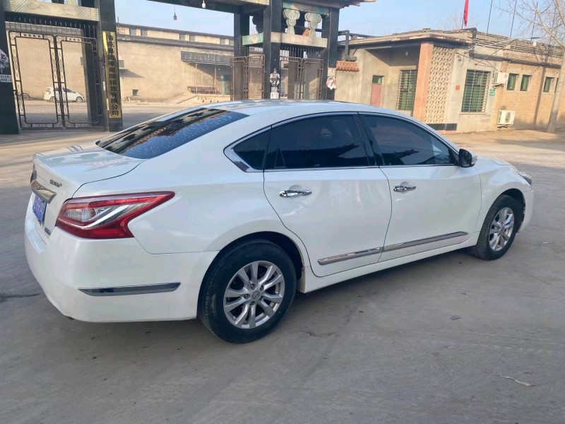 保定15年日产天籁4