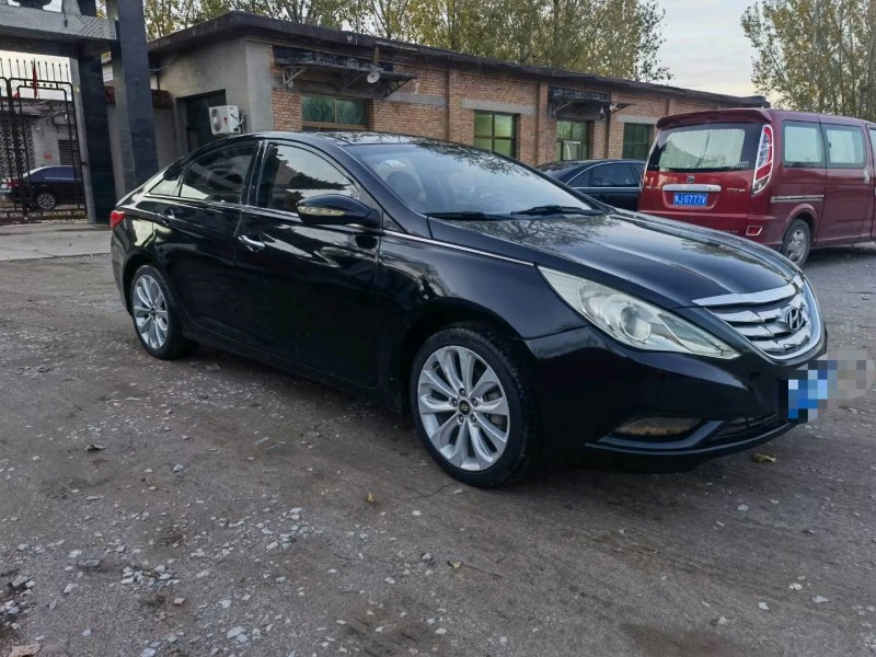 保定13年现代索纳塔八3