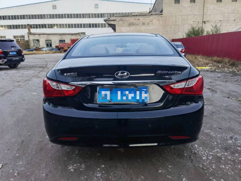 保定13年现代索纳塔八9