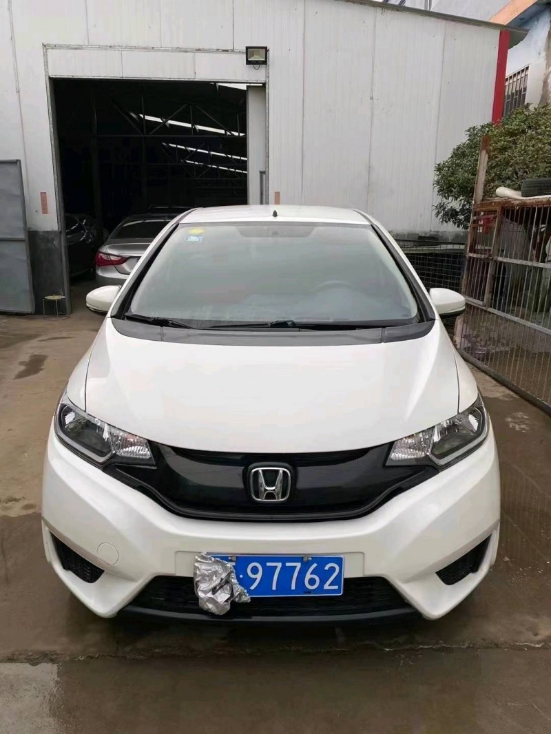 青岛16年本田飞度9