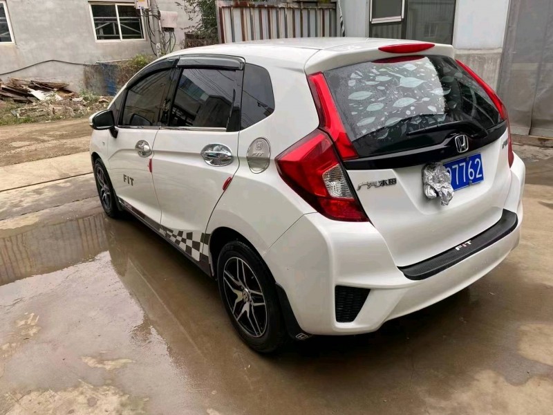 青岛16年本田飞度3