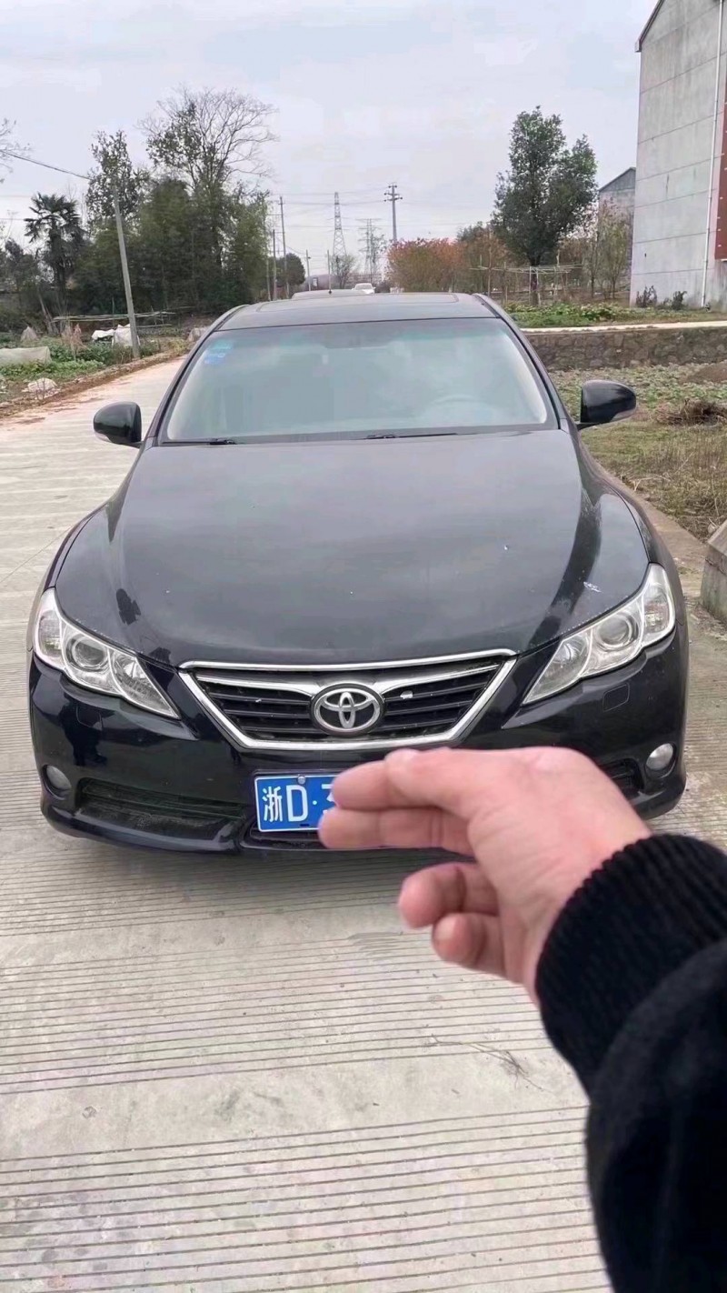 邯郸11年丰田锐志1