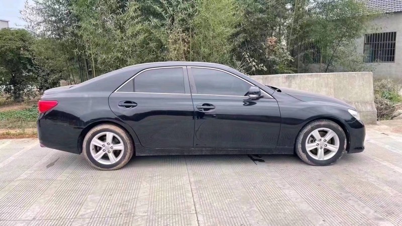 邯郸11年丰田锐志2