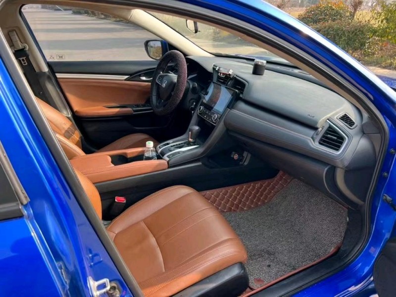 盐城17年本田思域1