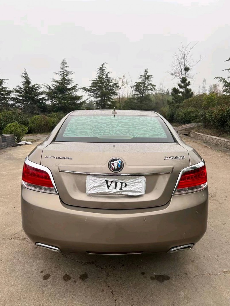 青岛10年别克君越9