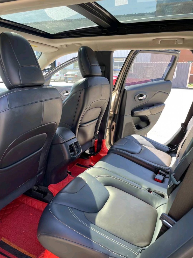 沈阳17年Jeep自由光4