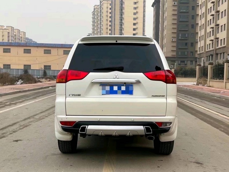 北京14年三菱帕杰罗9