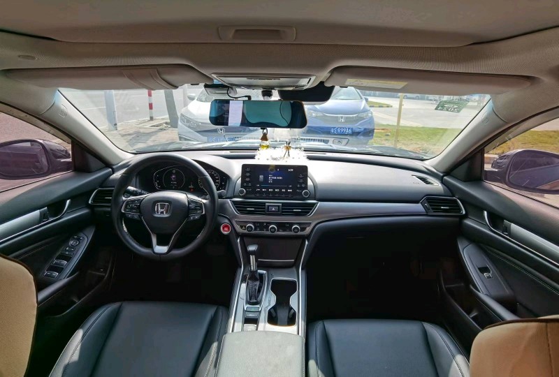 东莞22年本田雅阁1