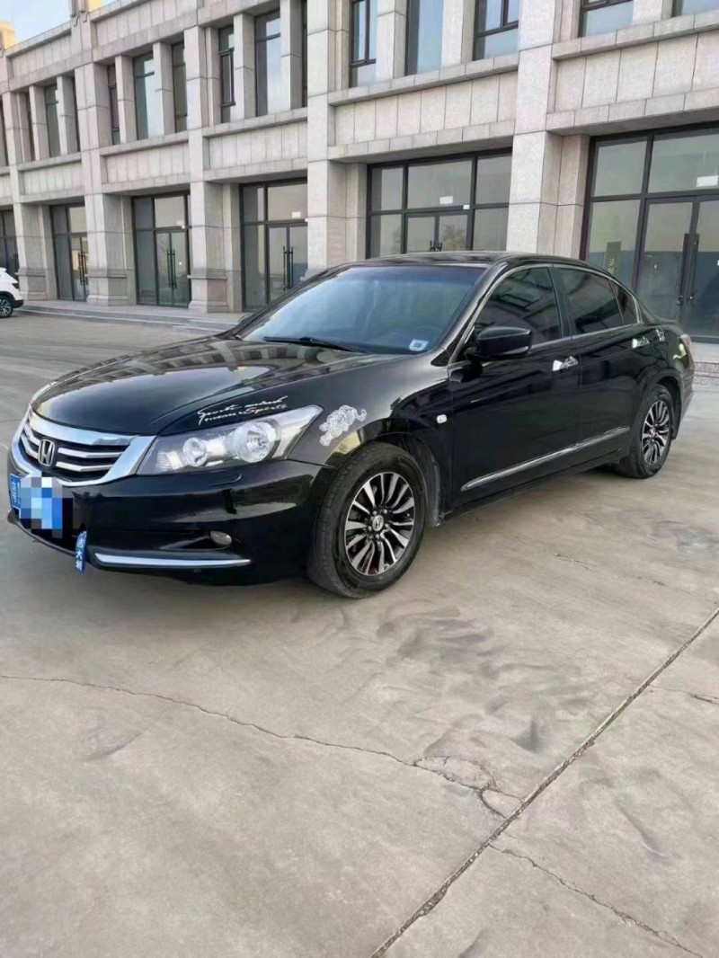 邢台13年本田雅阁3