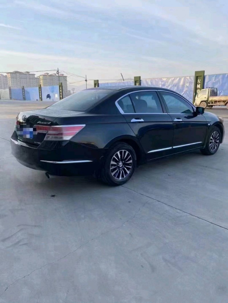 邢台13年本田雅阁7