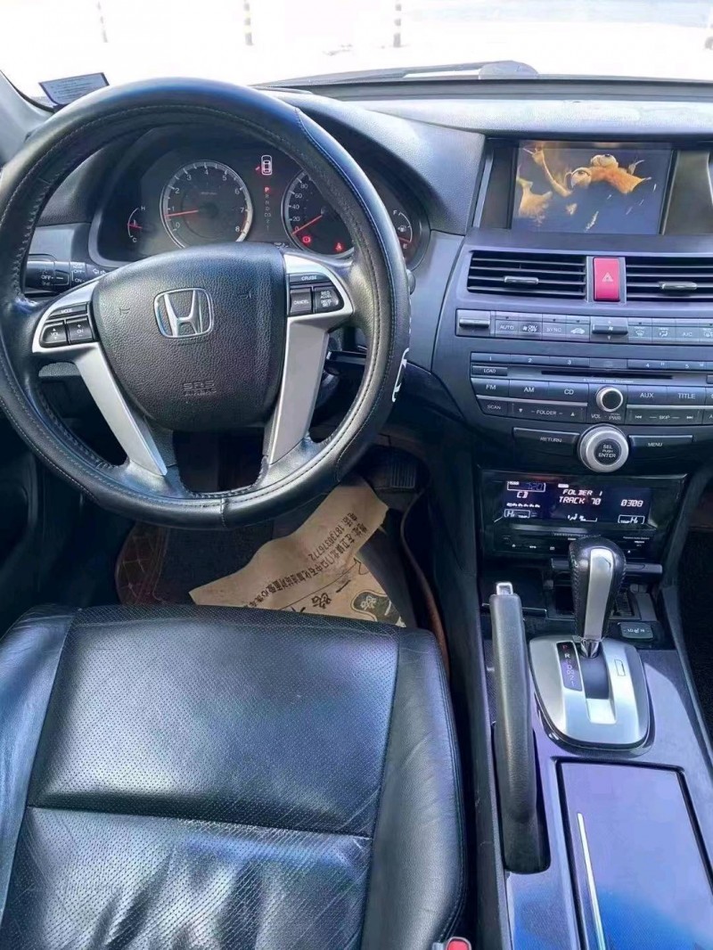 邢台13年本田雅阁8